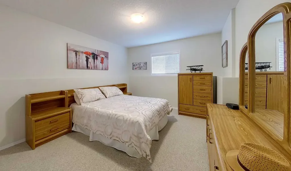 6123 11 Avenue Edson AB T7E 1Y8