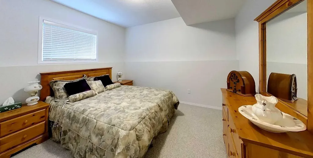 6123 11 Avenue Edson AB T7E 1Y8