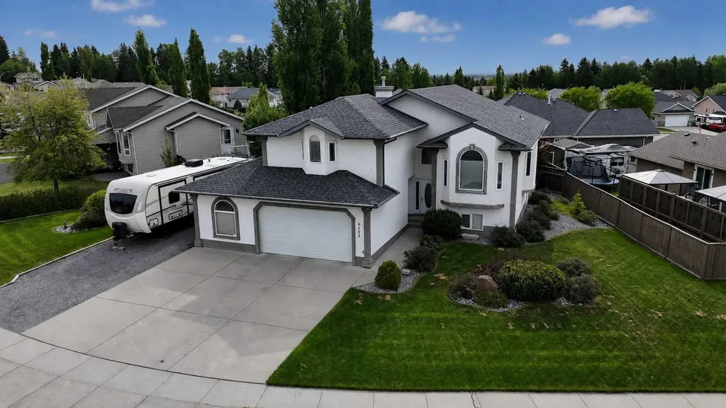 6123 11 Avenue Edson AB T7E 1Y8