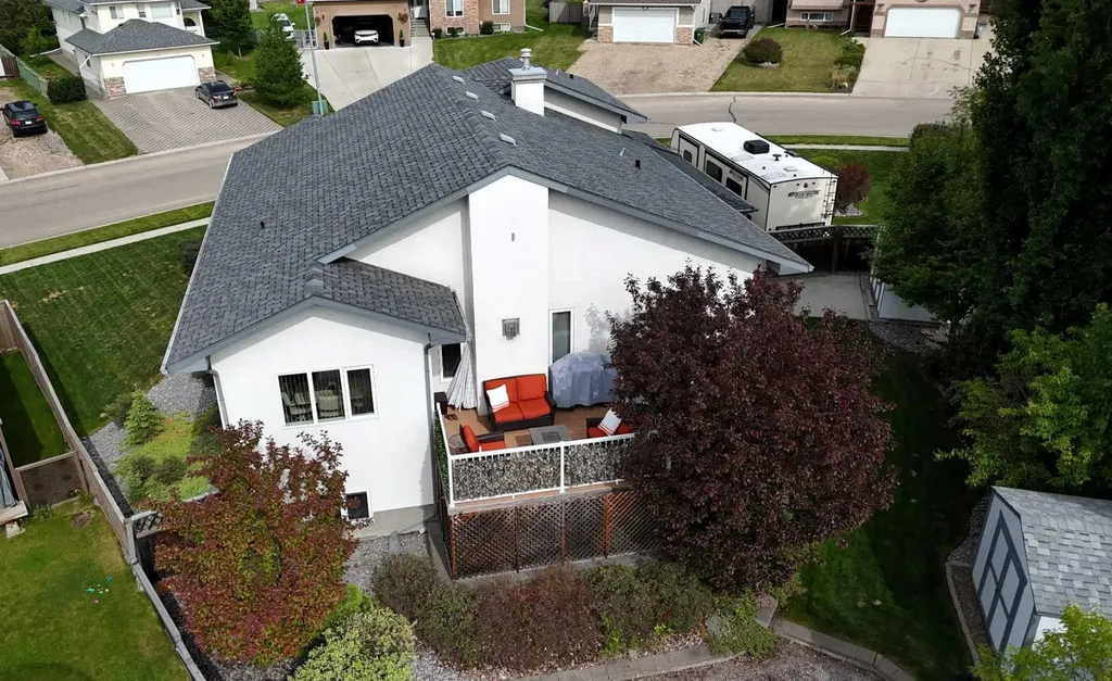 6123 11 Avenue Edson AB T7E 1Y8