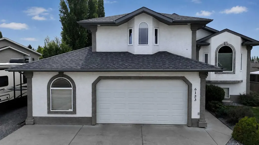 6123 11 Avenue Edson AB T7E 1Y8