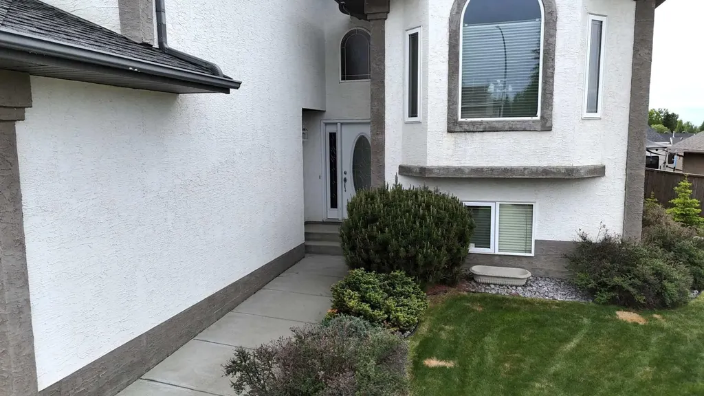 6123 11 Avenue Edson AB T7E 1Y8
