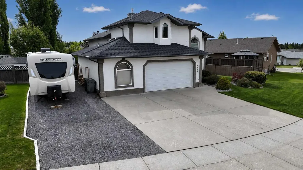 6123 11 Avenue Edson AB T7E 1Y8