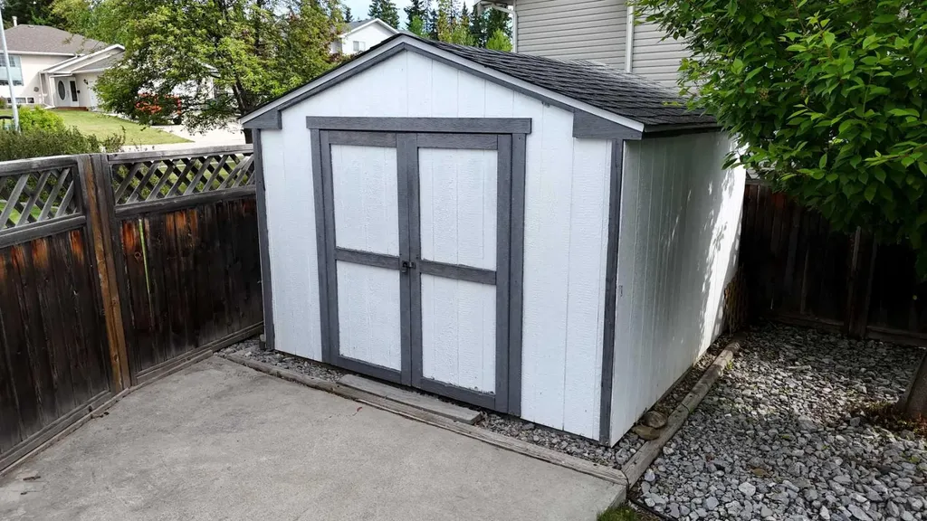 6123 11 Avenue Edson AB T7E 1Y8
