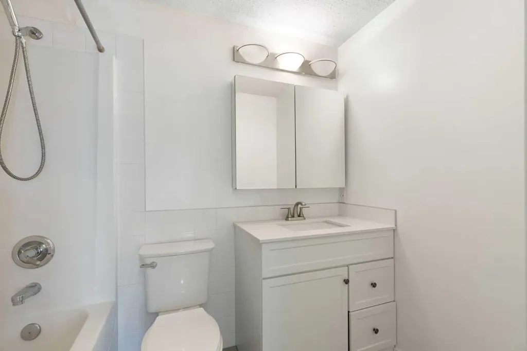 15204 Bannister Road SE Calgary AB T2X3T4