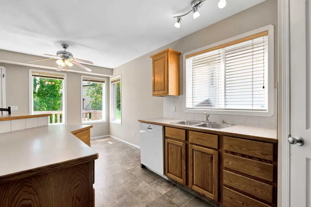 95 Cambridge Glen Drive Strathmore AB T1P 1W1