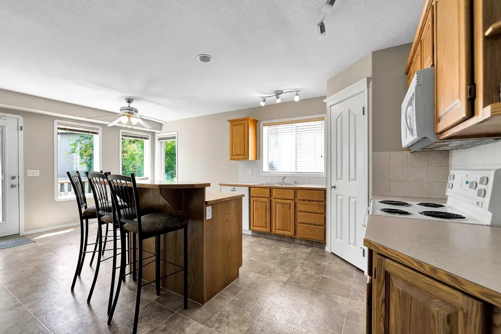 95 Cambridge Glen Drive Strathmore AB T1P 1W1