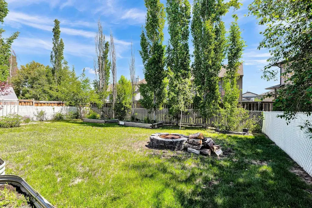 95 Cambridge Glen Drive Strathmore AB T1P 1W1