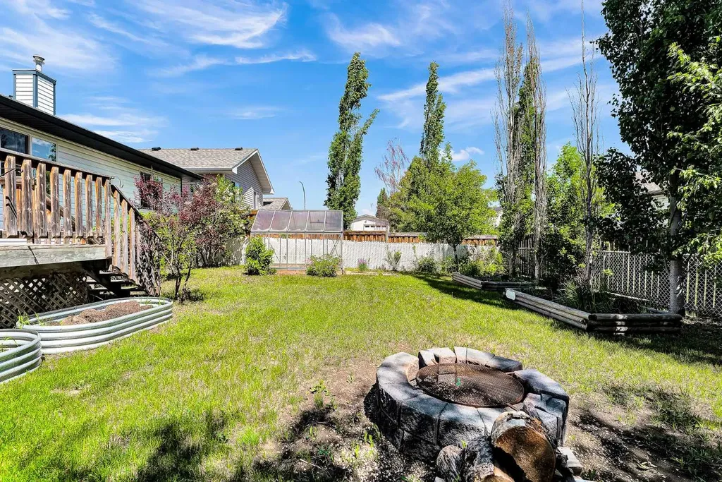 95 Cambridge Glen Drive Strathmore AB T1P 1W1