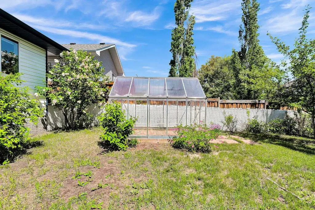 95 Cambridge Glen Drive Strathmore AB T1P 1W1