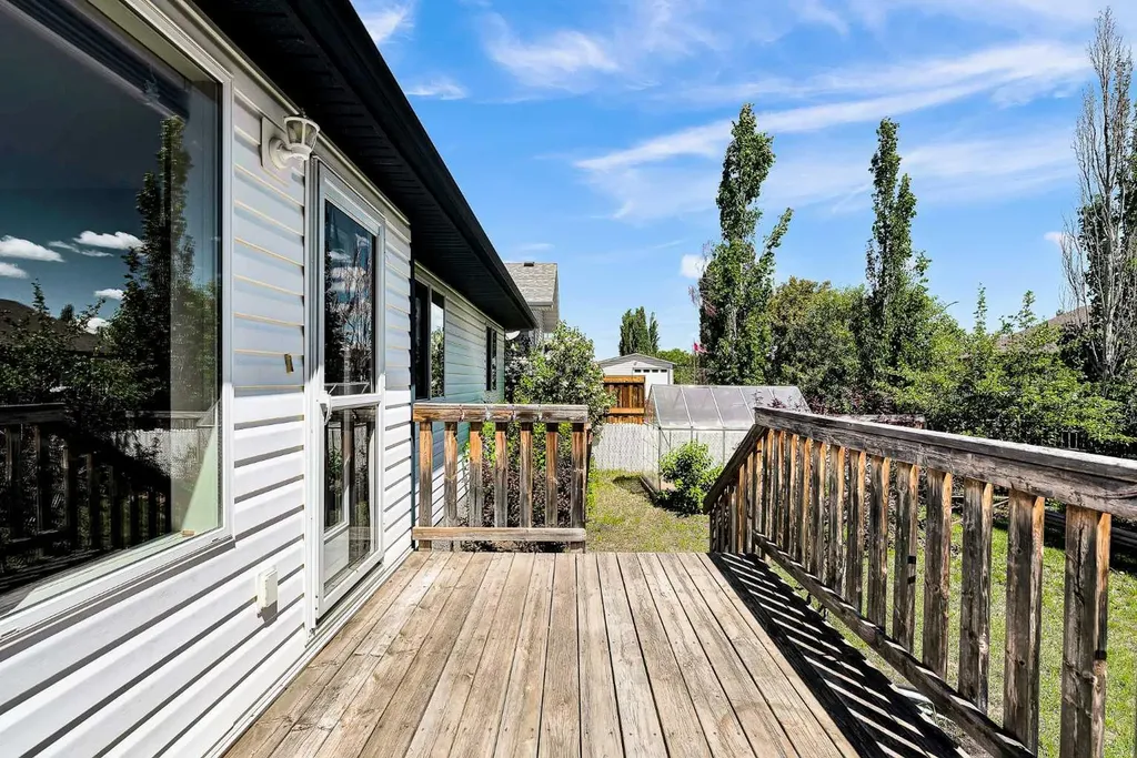 95 Cambridge Glen Drive Strathmore AB T1P 1W1