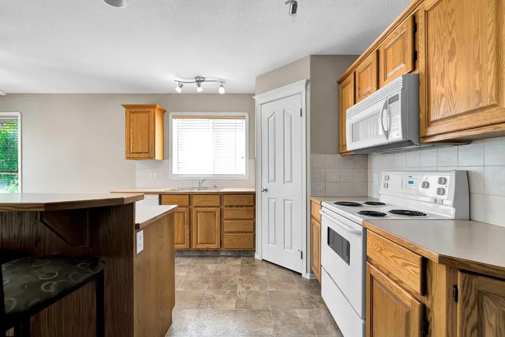 95 Cambridge Glen Drive Strathmore AB T1P 1W1