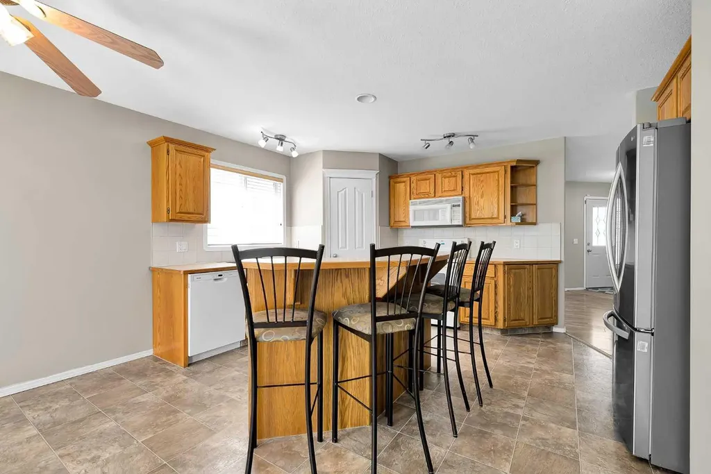 95 Cambridge Glen Drive Strathmore AB T1P 1W1