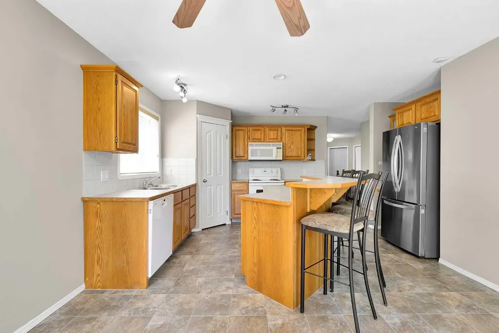 95 Cambridge Glen Drive Strathmore AB T1P 1W1