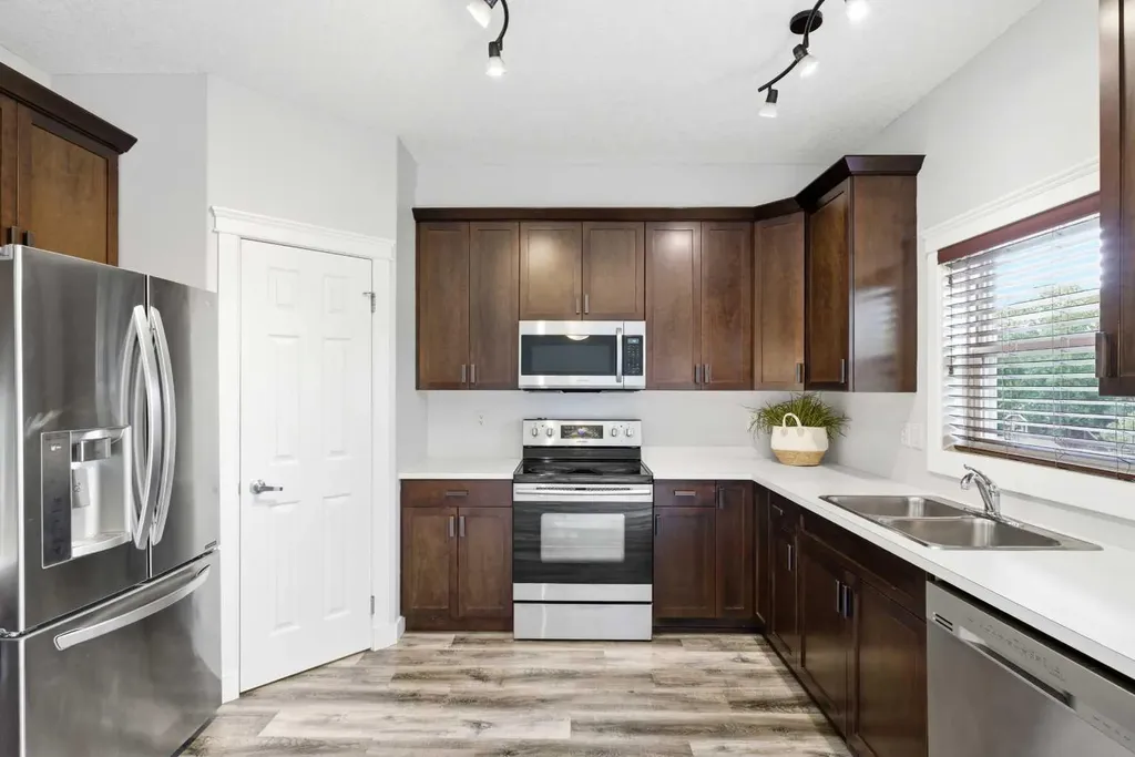 2120 21 Avenue Didsbury AB T0M 0W0