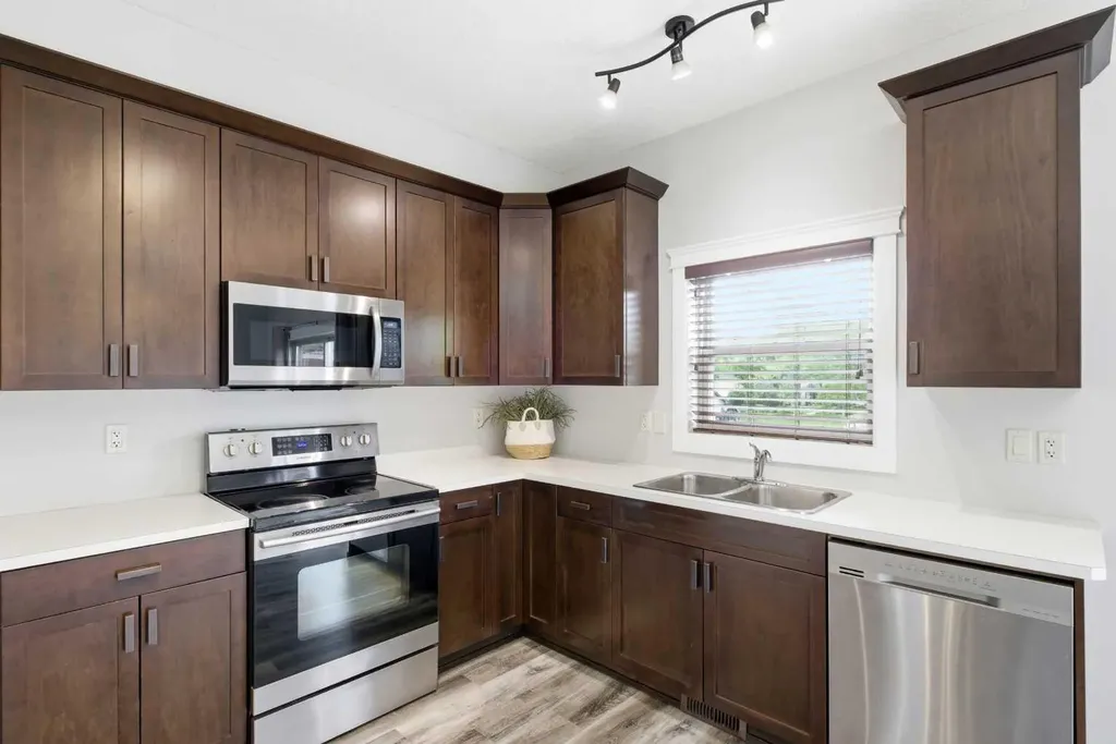 2120 21 Avenue Didsbury AB T0M 0W0