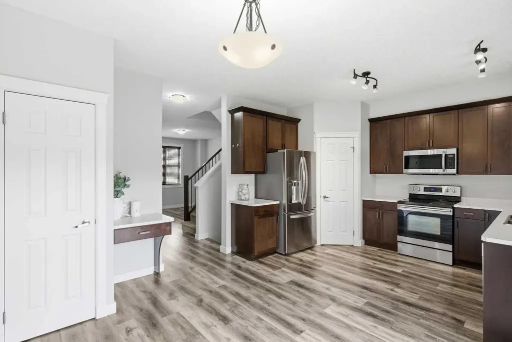 2120 21 Avenue Didsbury AB T0M 0W0