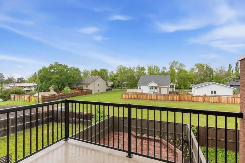 2120 21 Avenue Didsbury AB T0M 0W0