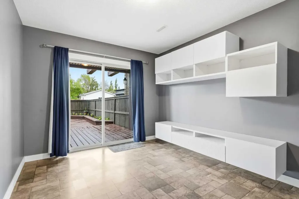 2120 21 Avenue Didsbury AB T0M 0W0