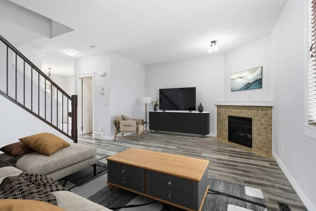 2120 21 Avenue Didsbury AB T0M 0W0