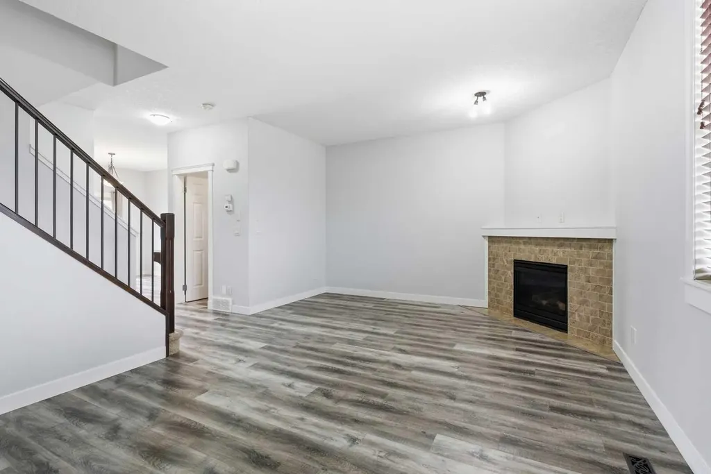 2120 21 Avenue Didsbury AB T0M 0W0