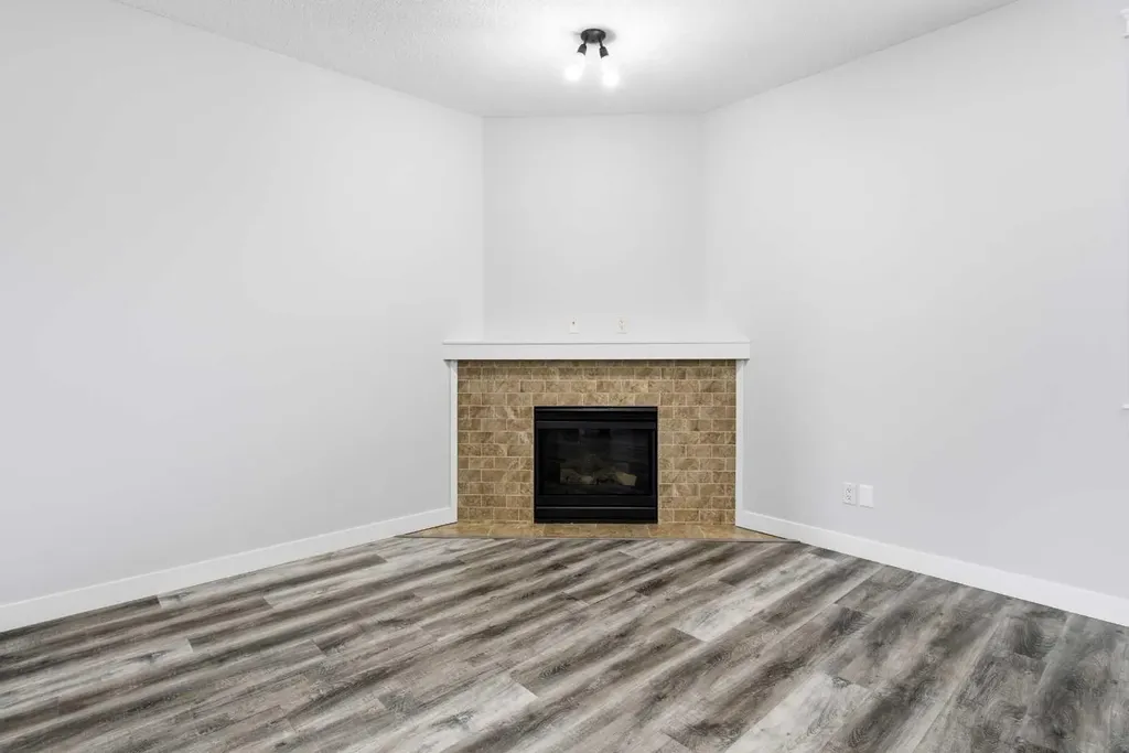 2120 21 Avenue Didsbury AB T0M 0W0