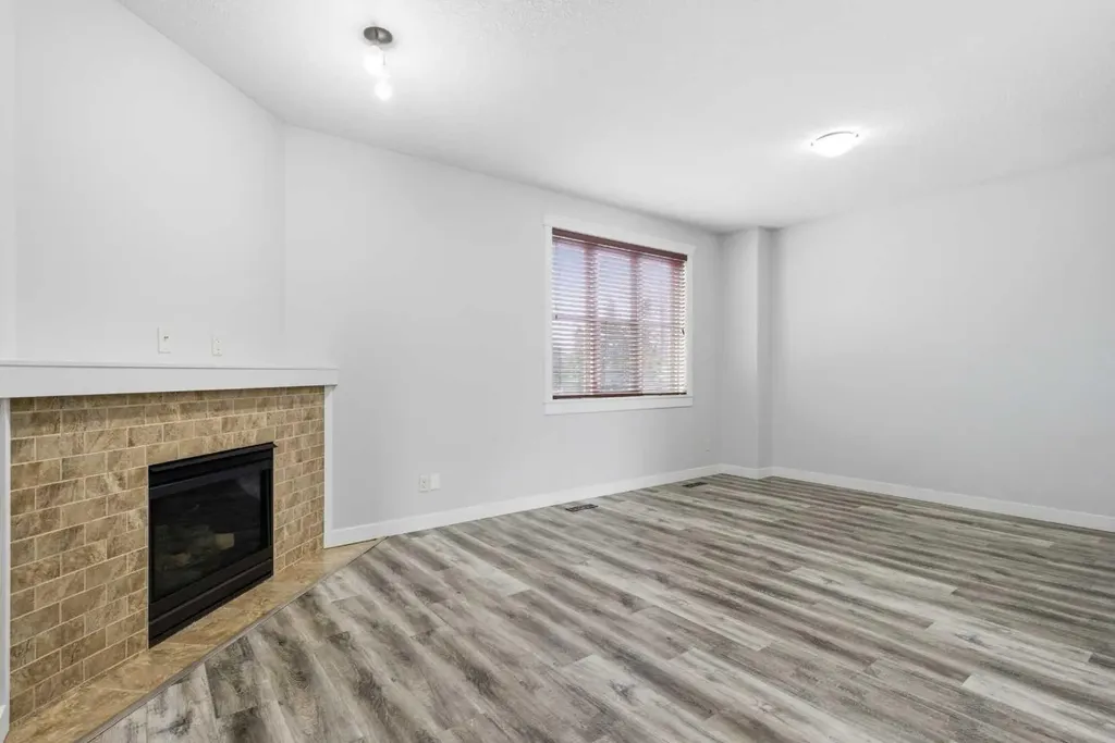 2120 21 Avenue Didsbury AB T0M 0W0