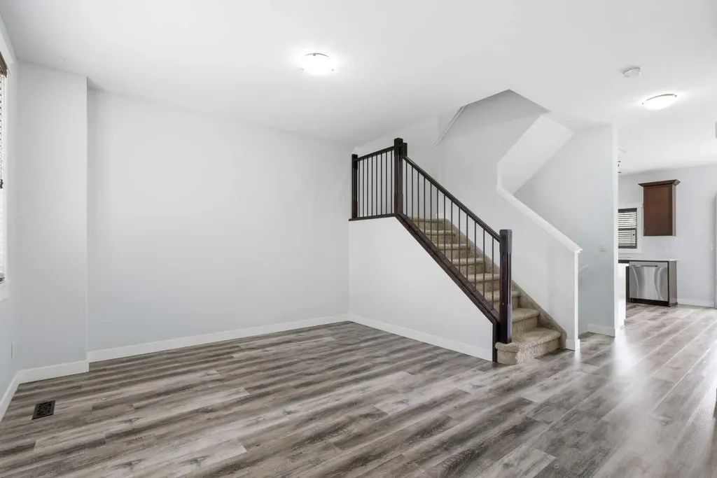 2120 21 Avenue Didsbury AB T0M 0W0