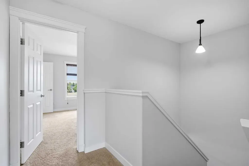 2120 21 Avenue Didsbury AB T0M 0W0