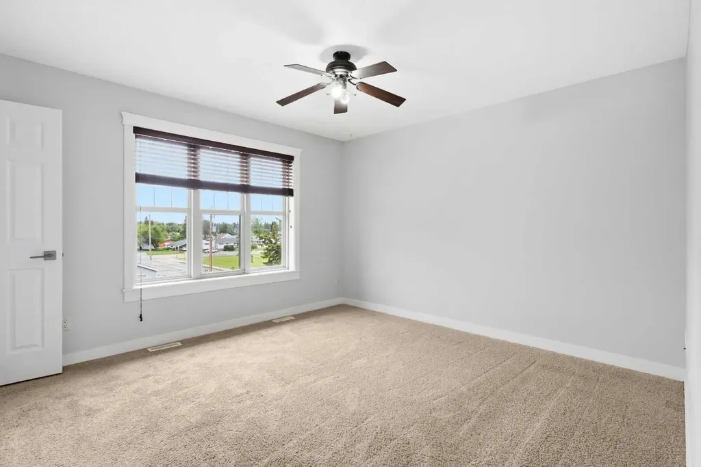 2120 21 Avenue Didsbury AB T0M 0W0