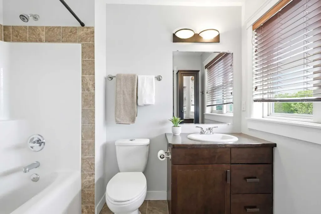 2120 21 Avenue Didsbury AB T0M 0W0