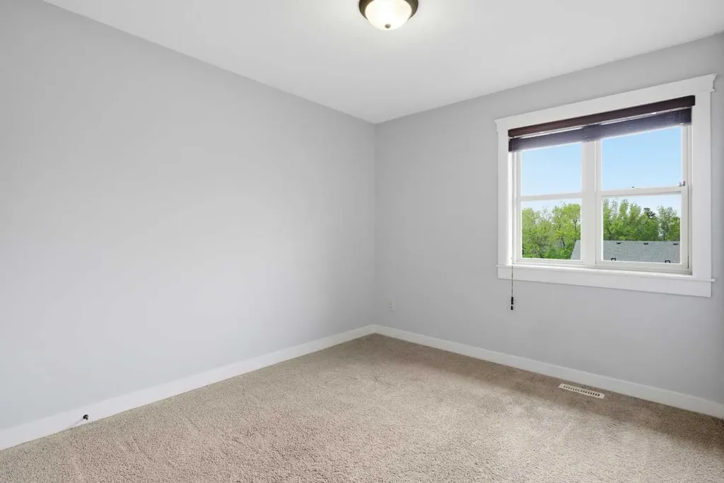2120 21 Avenue Didsbury AB T0M 0W0