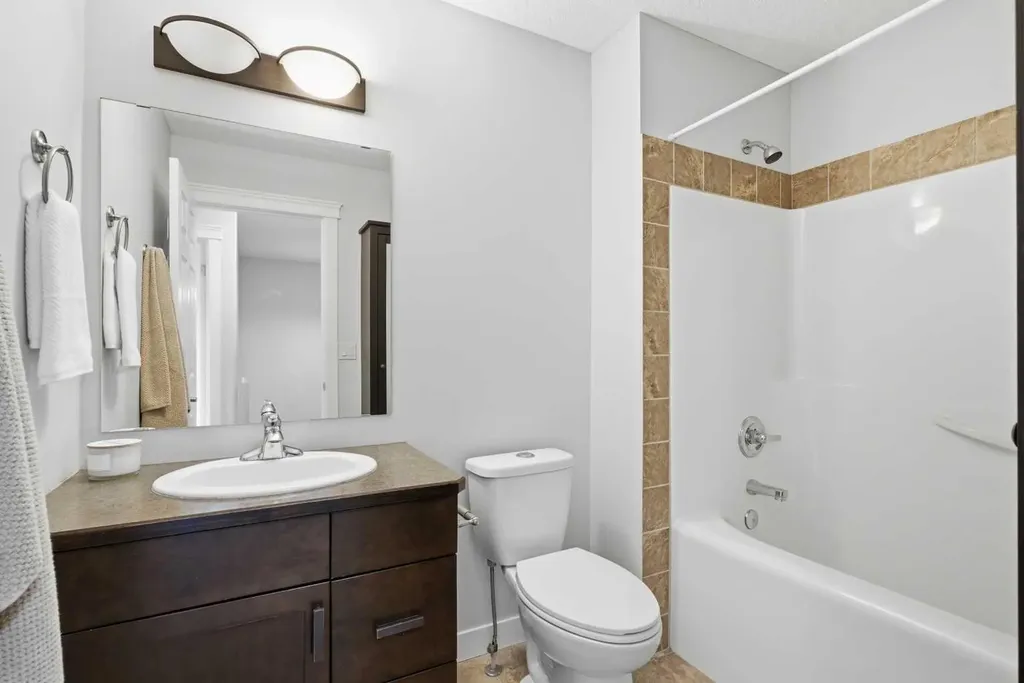 2120 21 Avenue Didsbury AB T0M 0W0