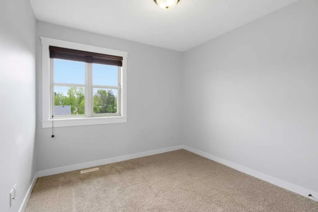 2120 21 Avenue Didsbury AB T0M 0W0