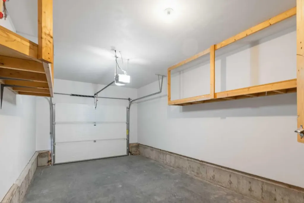 2120 21 Avenue Didsbury AB T0M 0W0