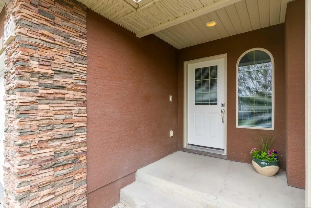 2120 21 Avenue Didsbury AB T0M 0W0