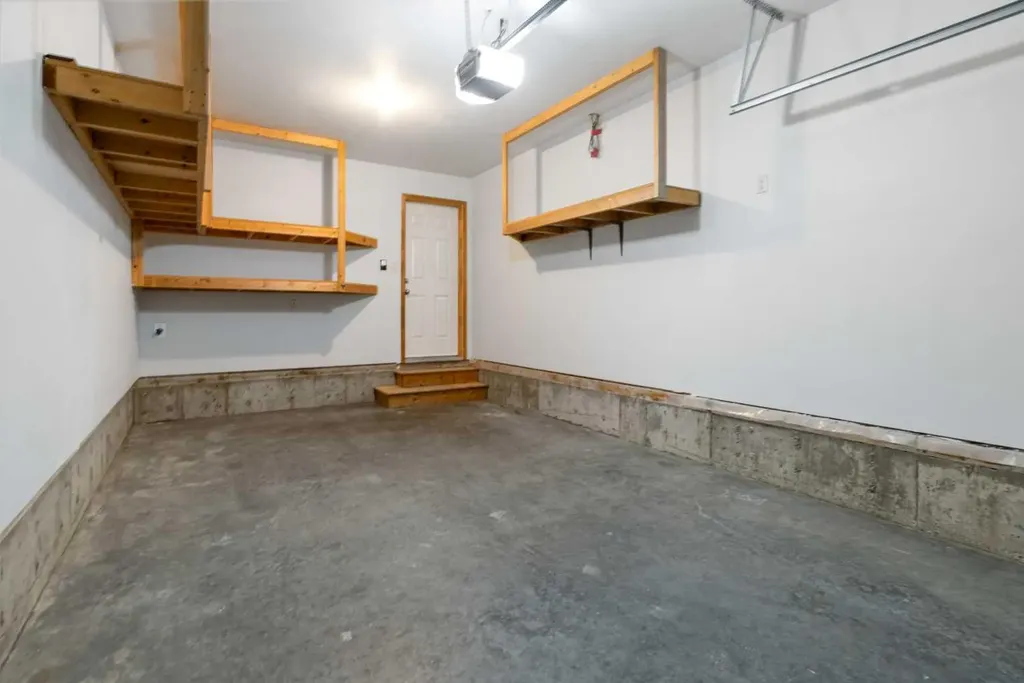 2120 21 Avenue Didsbury AB T0M 0W0