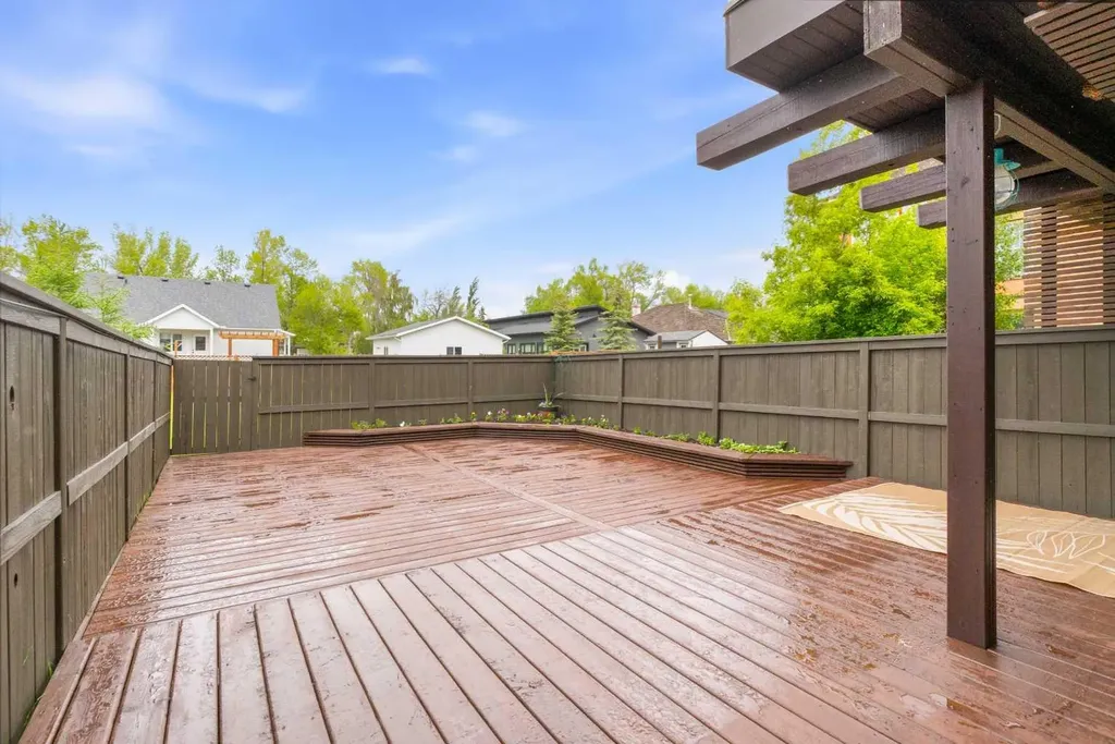 2120 21 Avenue Didsbury AB T0M 0W0