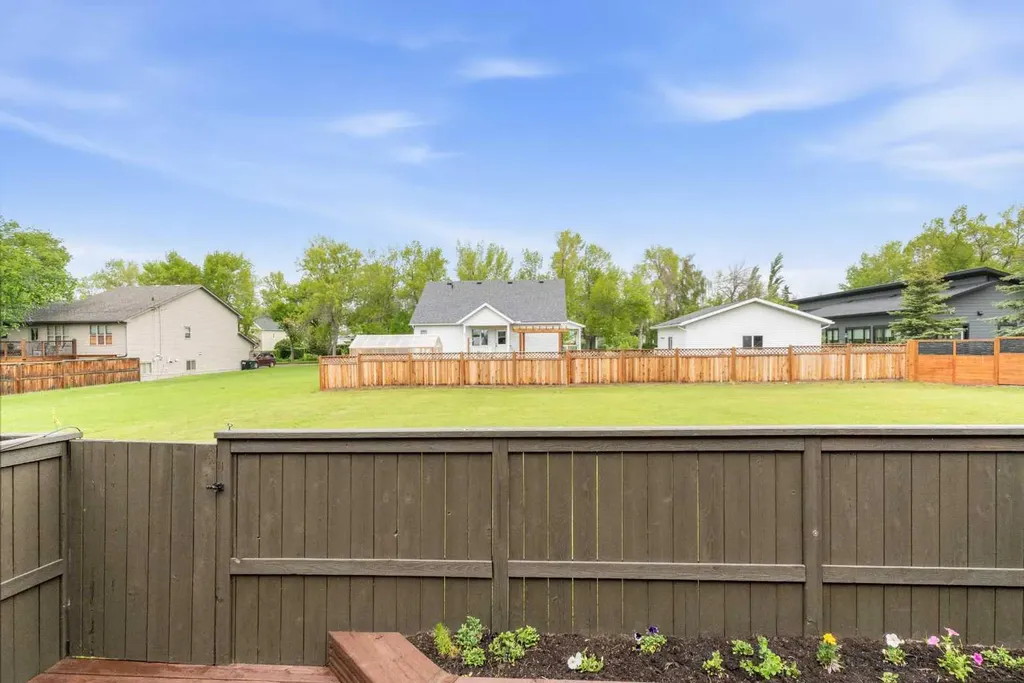 2120 21 Avenue Didsbury AB T0M 0W0