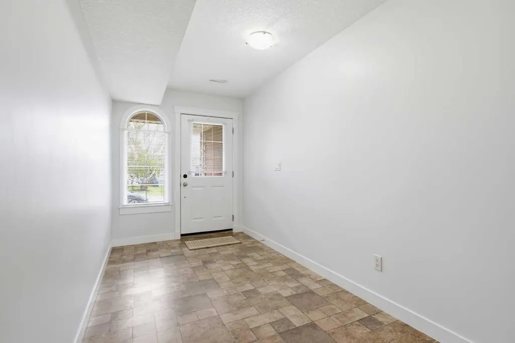 2120 21 Avenue Didsbury AB T0M 0W0