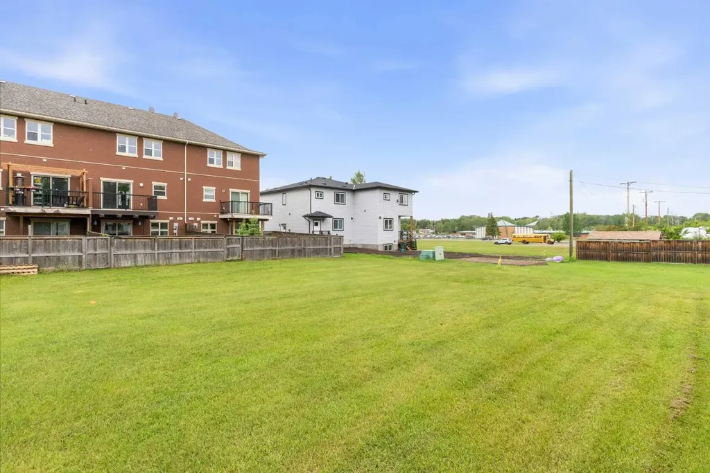 2120 21 Avenue Didsbury AB T0M 0W0