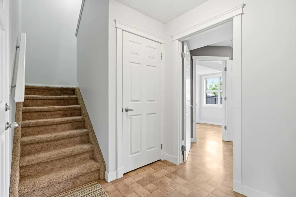 2120 21 Avenue Didsbury AB T0M 0W0
