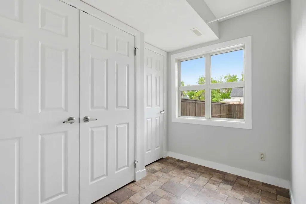 2120 21 Avenue Didsbury AB T0M 0W0