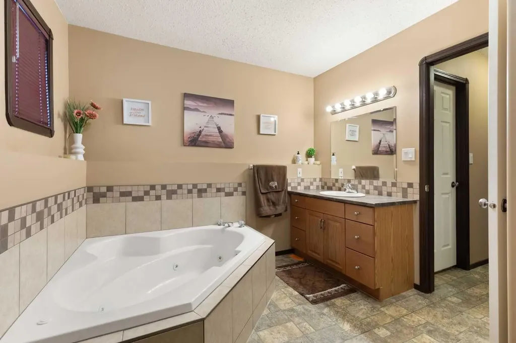 6220A Township Road 121a Rural Cypress County AB T1A 7G8