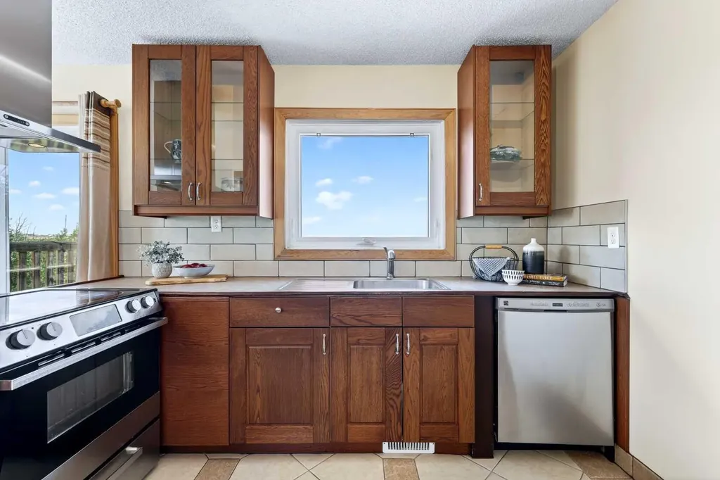 232054 Range Road 243a Namaka AB T1P 0N3