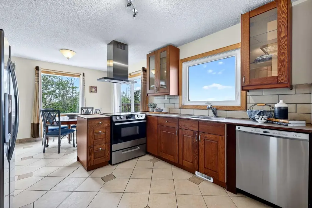 232054 Range Road 243a Namaka AB T1P 0N3