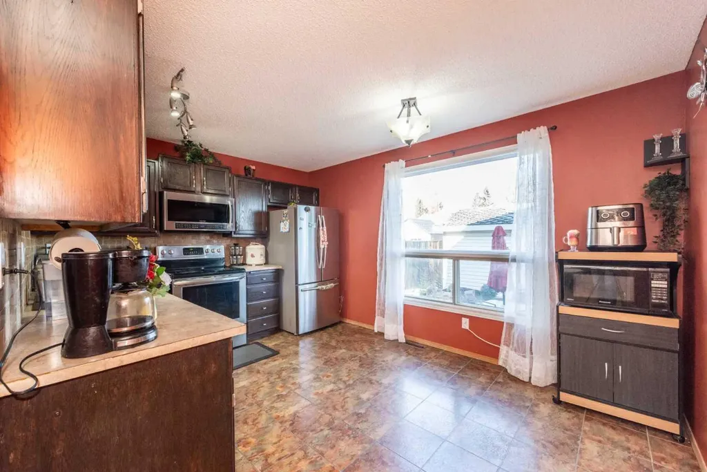 78 Queen Anne Close SE Calgary AB T2J 6E5
