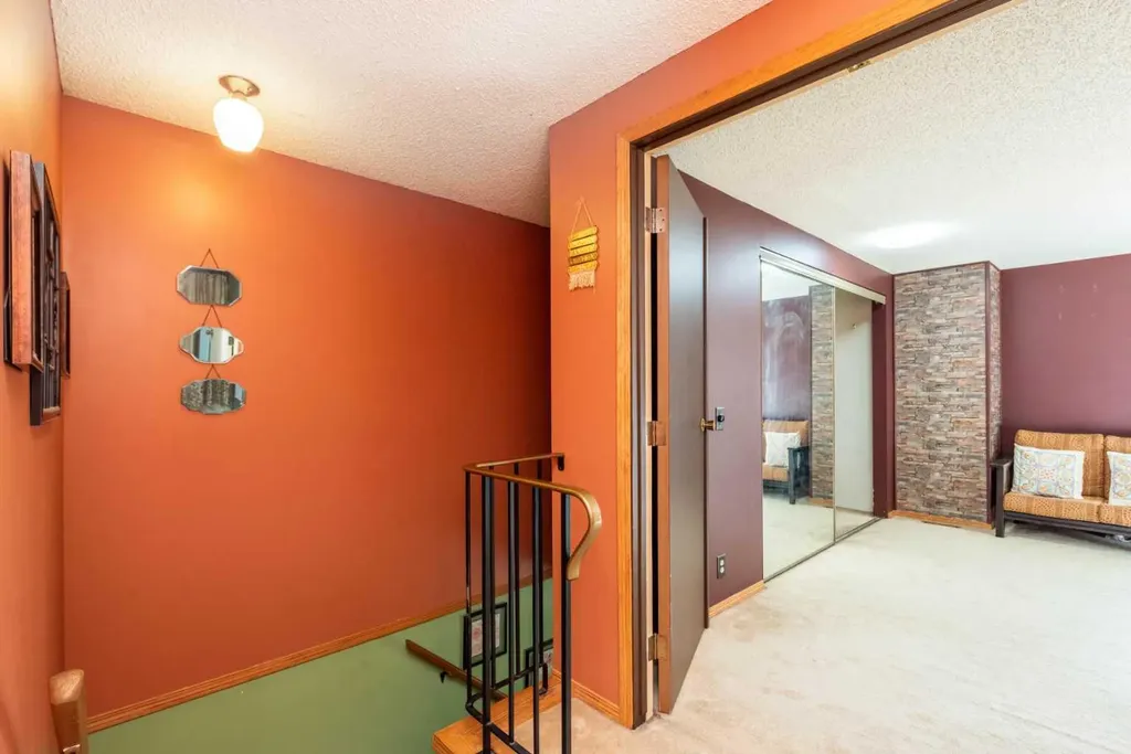 78 Queen Anne Close SE Calgary AB T2J 6E5