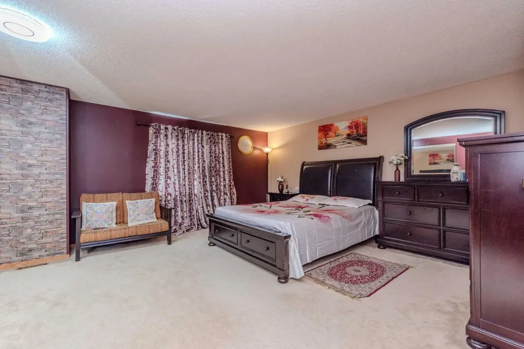 78 Queen Anne Close SE Calgary AB T2J 6E5