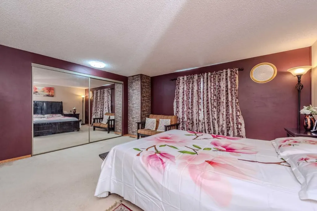 78 Queen Anne Close SE Calgary AB T2J 6E5